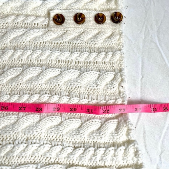 Pair of vintage Women’s Scarves Paisley Wrap Scarf Multi/Cable Knit w/Buttons - Picture 9 of 9